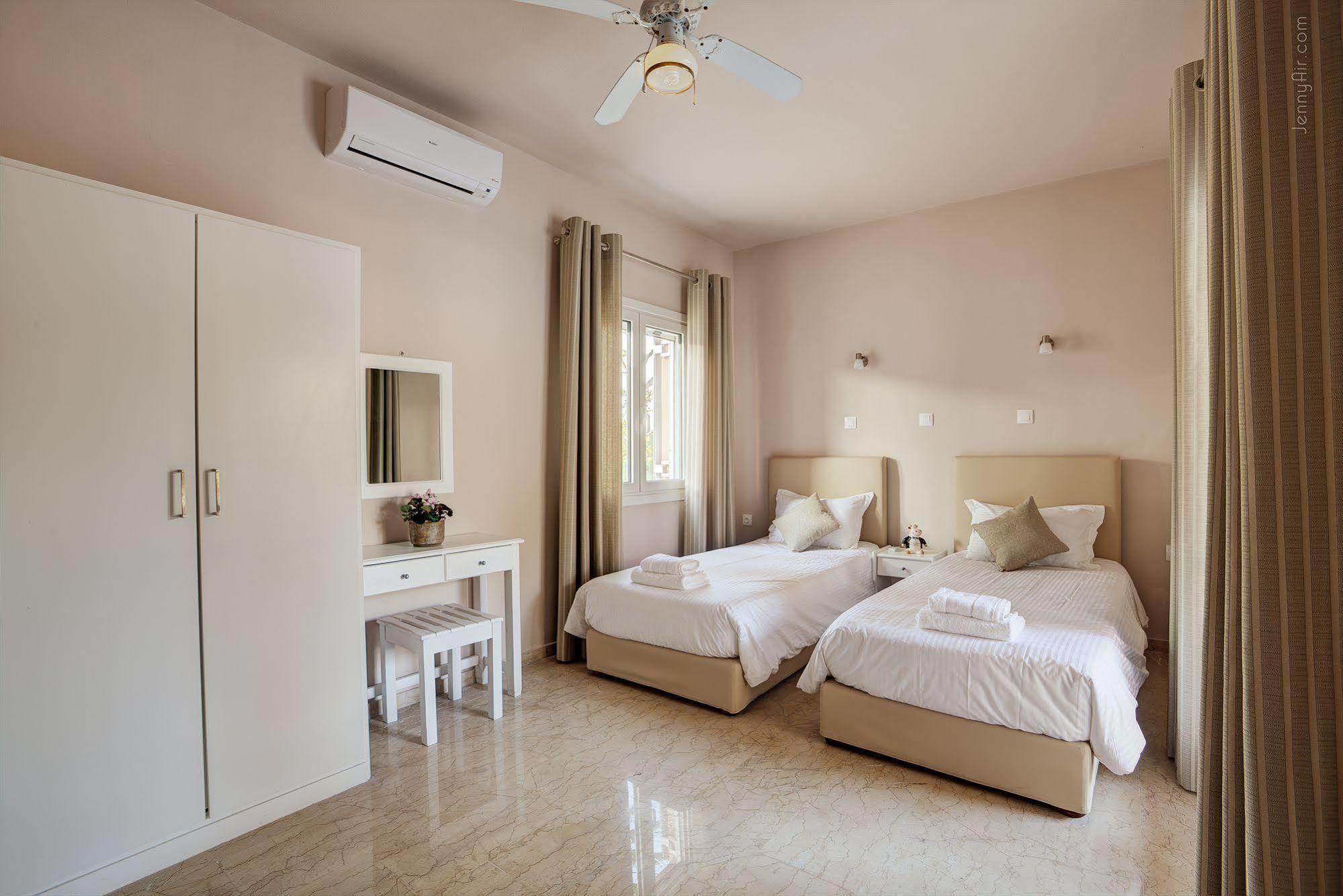 Paradise Village Roda  Luaran gambar